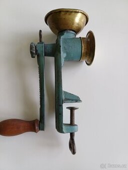 Starožitný mlýnek na mák