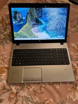 Krasny notebook HP 250