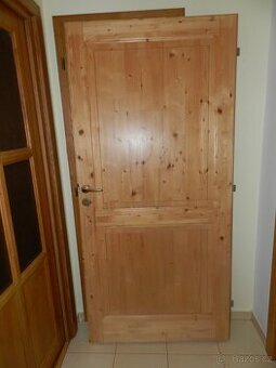 Plné dveře borovice, masiv, 90L, lakované