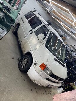 Prodám Volkswagen caravelle t4 2.5 65kw
