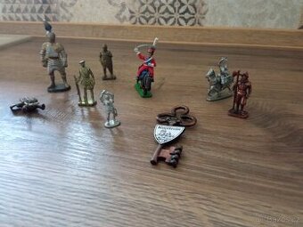 Cínoví vojačci, rytíři, drobnosti