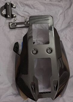 Karbonový klín pod motor BMW R1250 RS a R1250 R