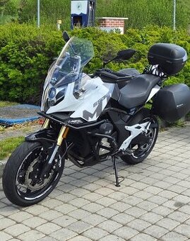 CFMOTO 650MT Premium