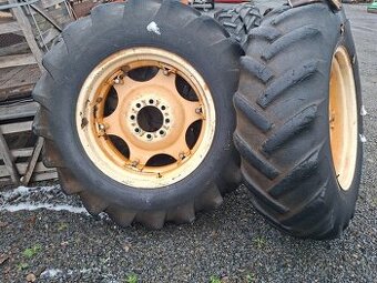 Kola zadní zetor uřI 16,9-30.