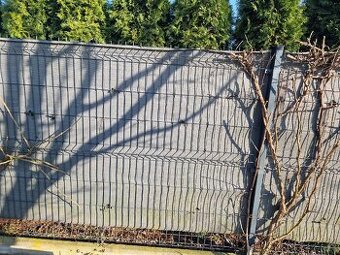 Stínící / krycí plachta na plot cca 18 m – za odvoz