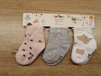 Holčičí míjí ponožky