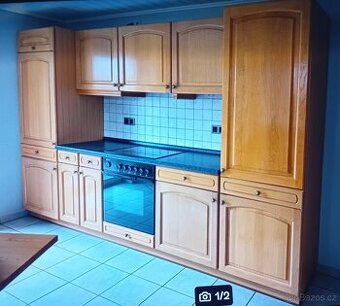 Rustikální kuchyňská linka se spotřebiči