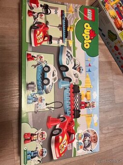 Lego duplo 10947 závodní auta
