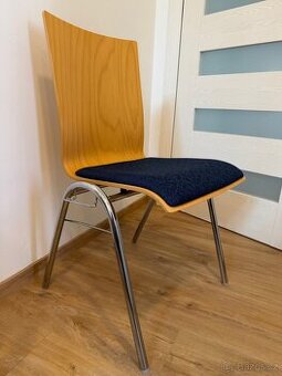 Zánovní sálové DESIGN židle, 160kusů, stohovatelné