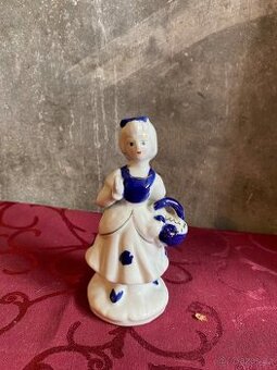Porcelánová soška dívky