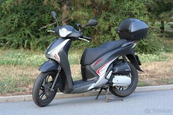 Spolehlivý skútr Honda SH 125, naj. 46 xxx, model 2015, ABS