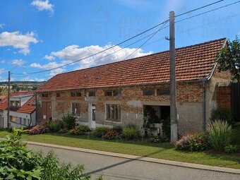Prodej RD ve Stavěšicích o dispozici 2+1, CP 863 m², stod...