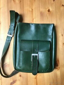 Kožená kabelka, zelená barva