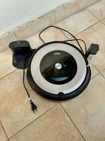 Robotický vysavač iRobot Roomba e5 stříbrný - 1