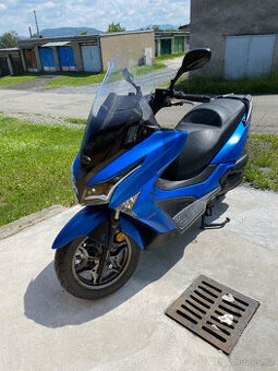 skutr 125ccm, KYMCO 125 X-Town, najeto pouze 1000 km