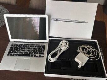 MacBook Air 13 palců Early 2015 + slot na SD karty
