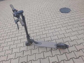 Koloběžka MI scooter esential