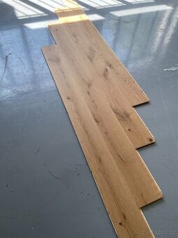 Dub Hnědý - Třívrstvá dřevěná dubová podlaha, 220x18cm