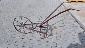 Starý vyorávač brambor - plecky