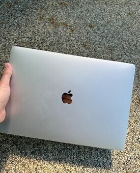 MacBook Pro 15, 500GB, sequoia, i7