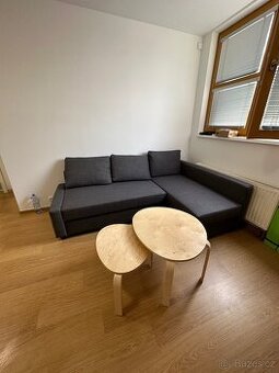Šedá sedačka IKEA Friheten