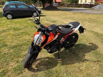 KTM Duke 125, rok 2020, najeto 15900 km, 11 KW