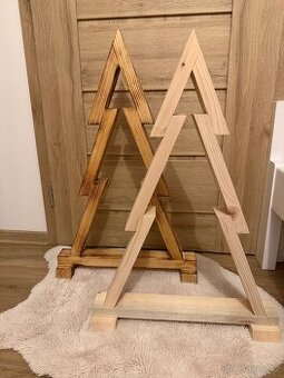 Dřevěný vánoční stromeček, dekorace