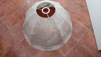 Prodám použité látkové stínidlo s třásněmi.