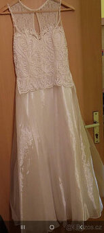 Bílé šaty s krajkou