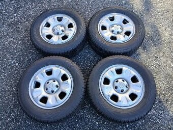 Zimní kola Dacia Duster Nokian 215/65/16 vzorek 8mm