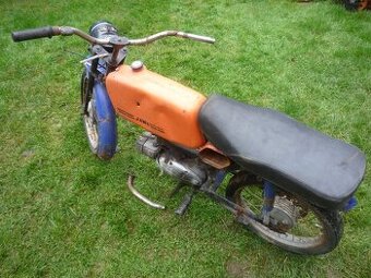 Prodám Jawa 23 Mustang. Nálezový stav ze stodoly. Napadeno -