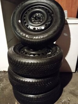 Ford nové M+S pneu 195x65x15 s disky 5x108 a střed 63,4