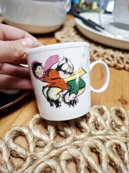 Sběratelský detsky hrnek čínský porcelan lyzari