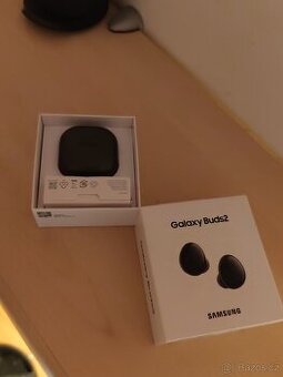 nové sluchátka Samsung Buds 2