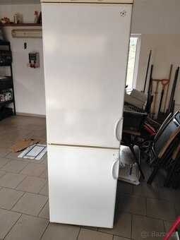 Starší lednici funkční