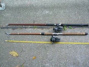 Dva staré pruty s navijáky