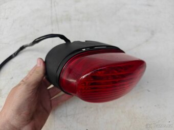 Suzuki XF 650 Freewind -zadní světlo