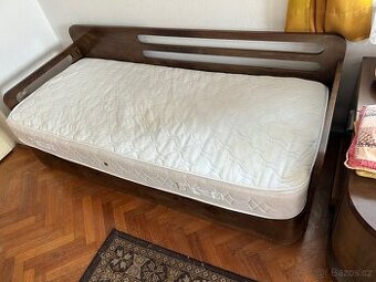 Gauč s úložným prostorem