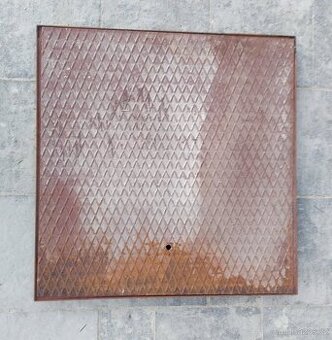 Železný poklop pochozí šachtový 66x66 cm s rámem