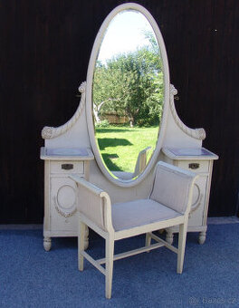 Originální starožitná ložnice - sestava.