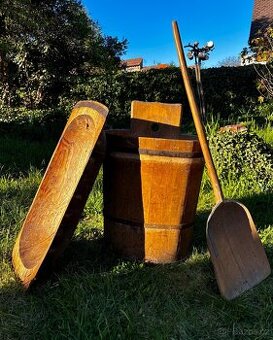 Historická putna s mlynářskou lopatou a necičkami