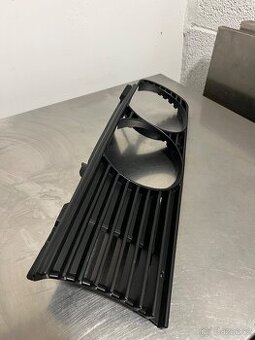 Bmw e30 mřízka světel levá strana