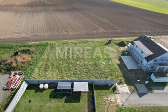 Nedomice, prodej pozemku 1 066 m2, okr. Mělník