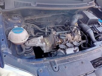 VW Fox 1,2i na dodělání nebo ND po ťukanci na bok, r.v 08