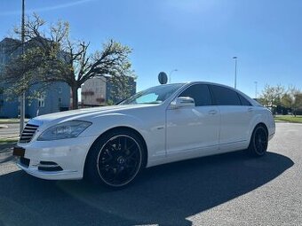 Mercedes Benz w221 S400 L.