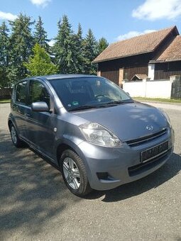 Daihatsu Sirion 1.3i 67 Kw rok 2009 SERVISNÍ KNÍŽKA