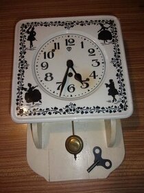 Porcelánové hodiny z poč. 20. stol.