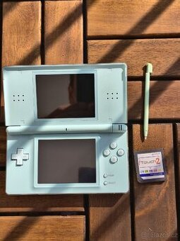 Nintendo DS lite + 65 her na kartě