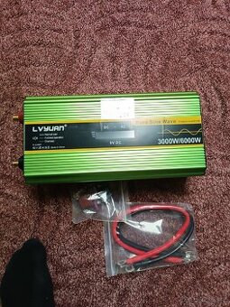 Měnič napětí 12v/230v