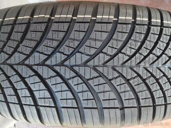 Pneu 215/65/16.Goodyear.Nova zimní